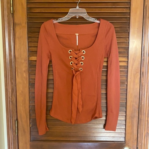 COPY - 🌻FREE PEOPLE TOP🌻 - Picture 3 of 4